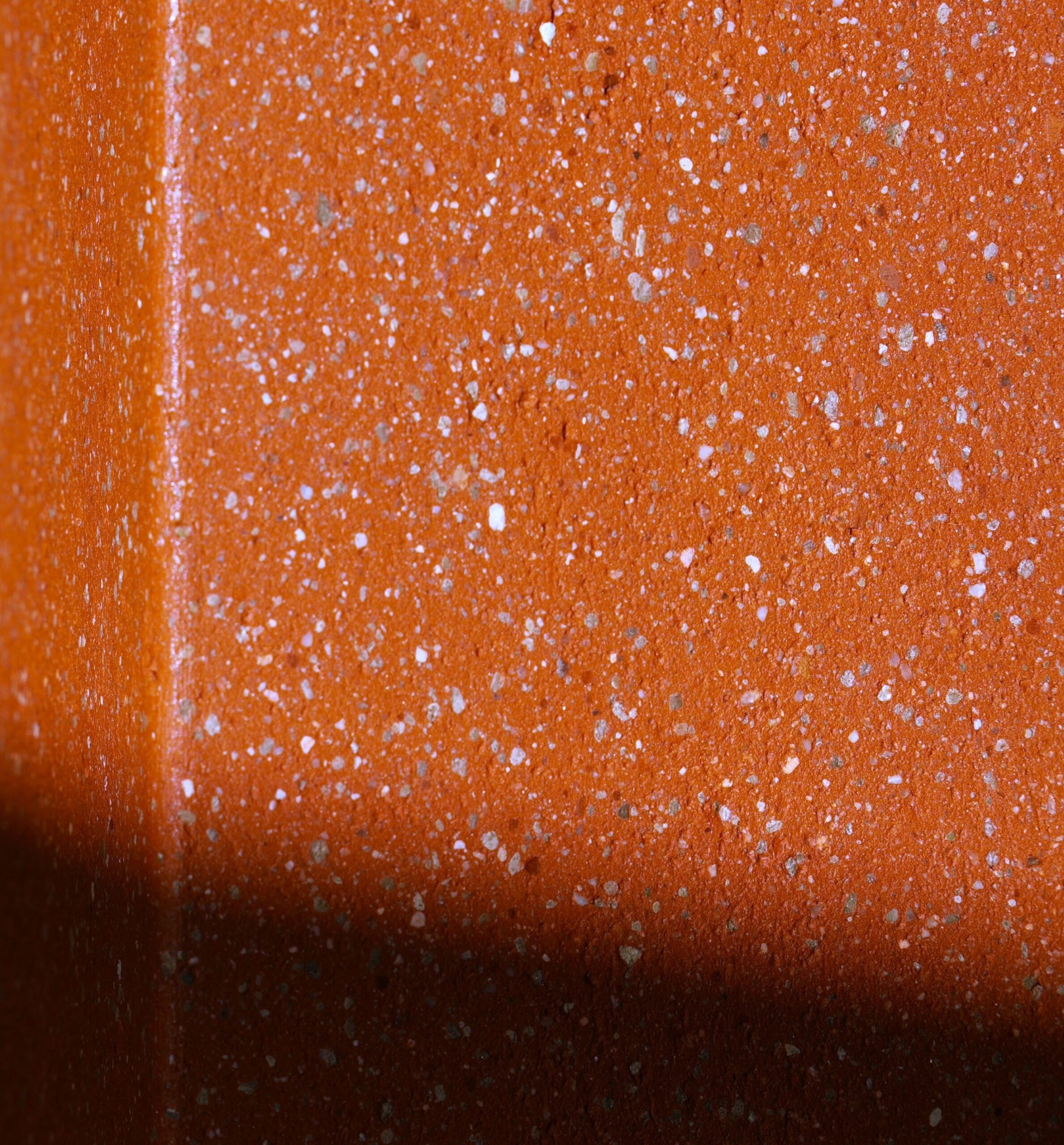 Écla terracotta, détails du grain de la terre cuite rouge moucheté blanc