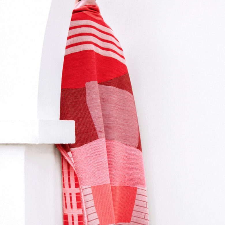 Collection alcôve, plaid, tissage jacquard, jarilux, étreinte, laine, design, dessin, graphisme, couleurs, maille, matière, tissage