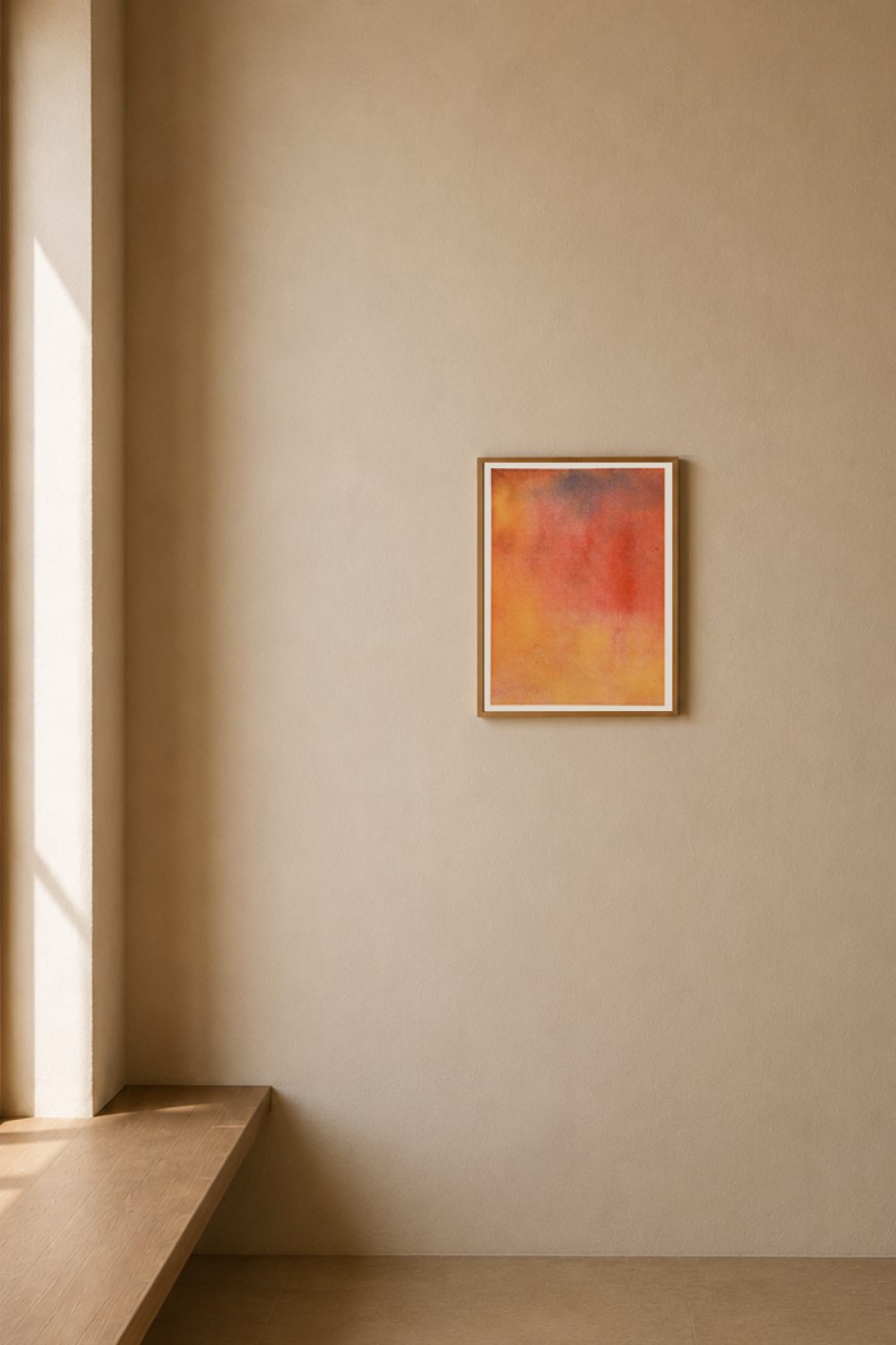 Risographie Aura encadrée dans un intérieur contemporain, inspirée de la lumière et des paysages méditerranéens.