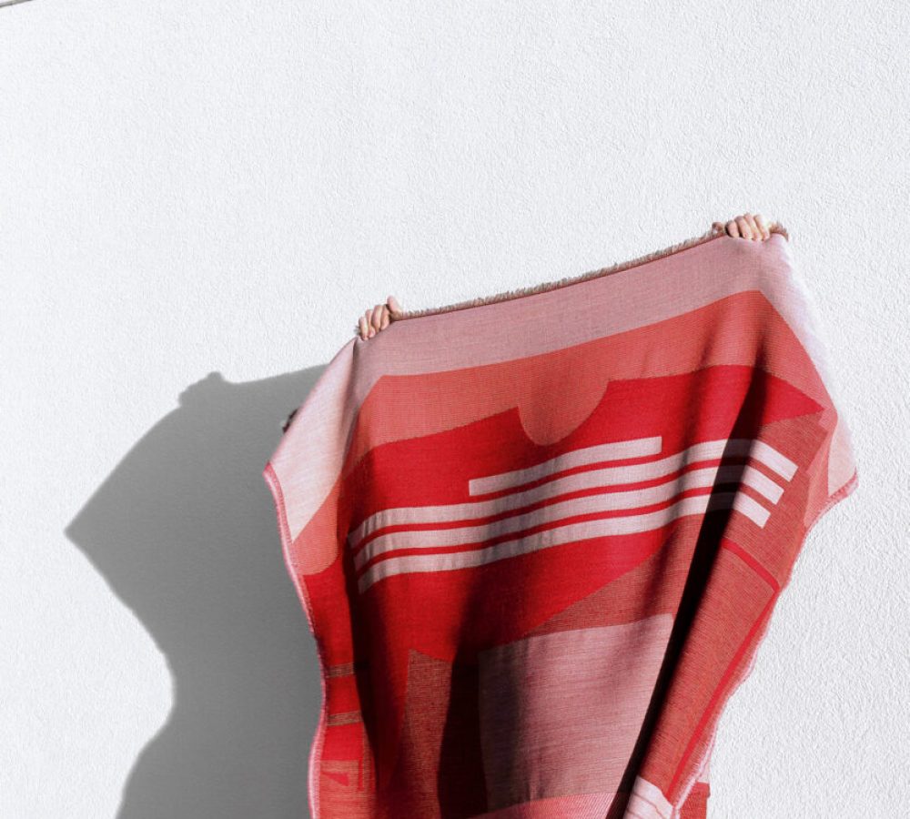 Collection alcôve, plaid, tissage jacquard, jarilux, étreinte, laine, design, dessin, graphisme, couleurs, maille, matière, tissage