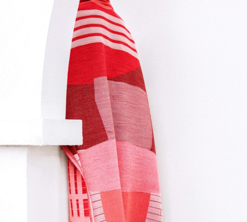 Collection alcôve, plaid, tissage jacquard, jarilux, étreinte, laine, design, dessin, graphisme, couleurs, maille, matière, tissage