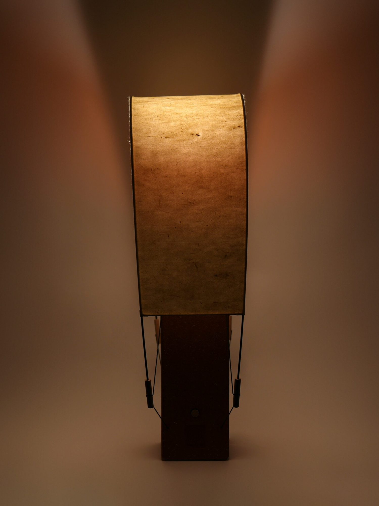Profil de Lumia Terracotta révélant la diffusion de la lumière à travers le papier washi